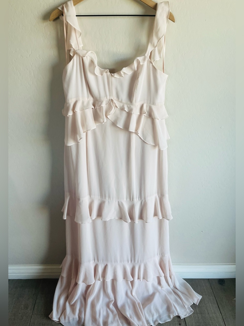 Wayf Gwyneth Blush Tiered Ruffle Maxi Dress Size XL Wedding Classy Fairy - Picture 2 of 4